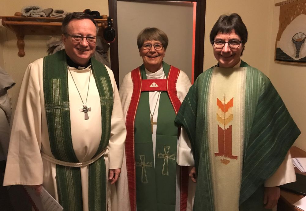 Prost Stein Ovesen, biskop Solveig Fiske og sokneprest Berit Rinde etter visitasgudstjenesten