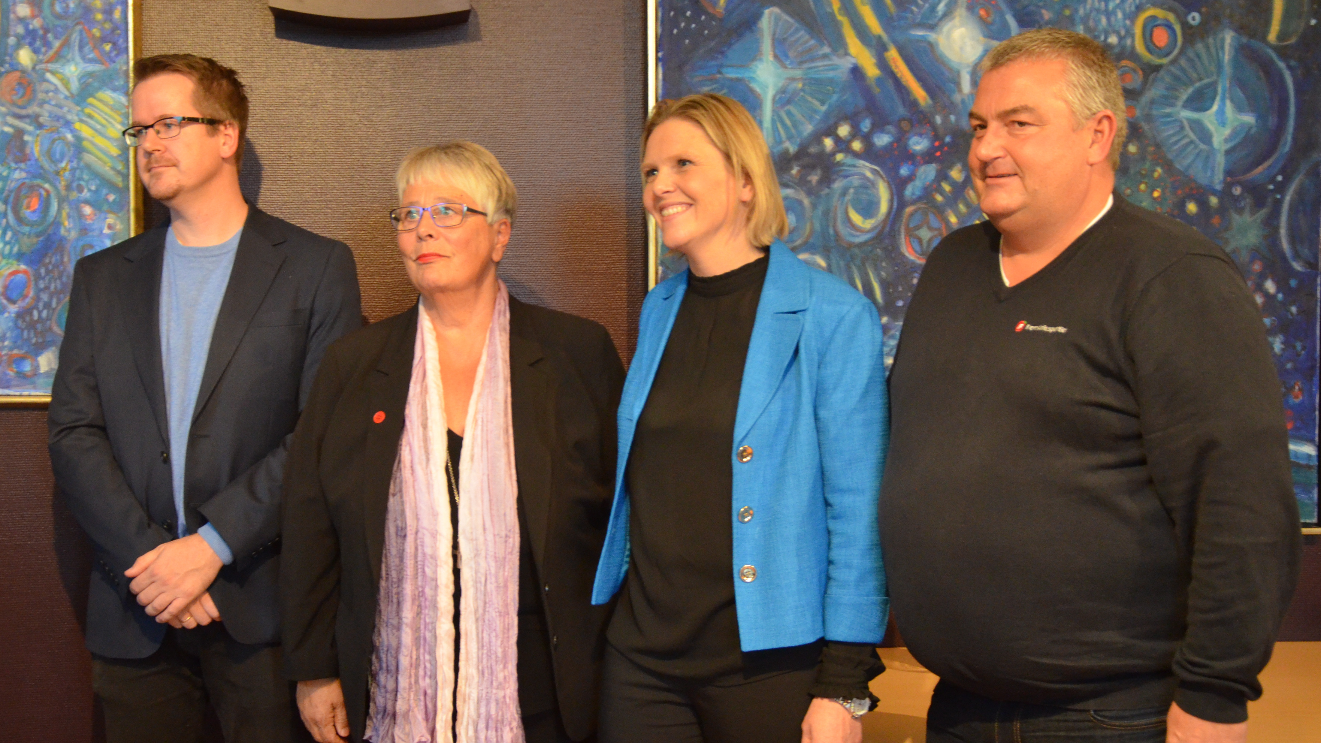 Fra venstre: kirkefagsjef Jan Christian Kielland, biskop Solveig Fiske, nesteleder i FRP Sylvi Listhaug og helt til høyre, Geir Fauchald fra Oppland FRP. 