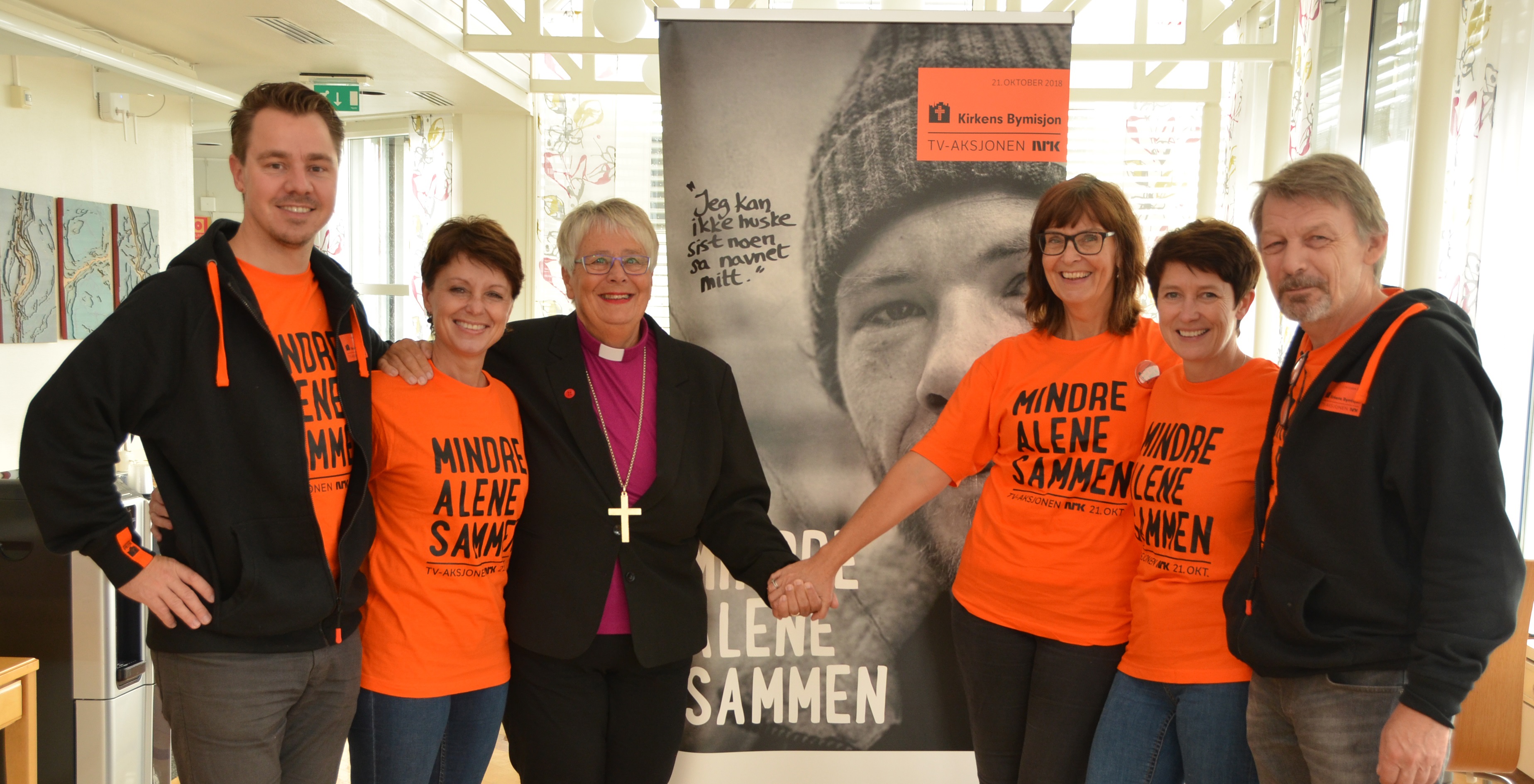 Fra venstre: Espen Østvold Rølla (fylkeskoordinator TV-aksjonen), Nina Vaage (fylkesdirektør NAV Oppland), Solveig Fiske (biskop Hamar bispedømme), Vivian Andersen (NAV Oppland), Aud Hove (fylkesleder KS Oppland), Wiggo Slåttsveen (fylkesaksjonsleder TV-aksjonen) 