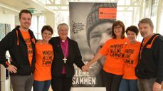 Fra venstre: Espen Østvold Rølla (fylkeskoordinator TV-aksjonen), Nina Vaage (fylkesdirektør NAV Oppland), Solveig Fiske (biskop Hamar bispedømme), Vivian Andersen (NAV Oppland), Aud Hove (fylkesleder KS Oppland), Wiggo Slåttsveen (fylkesaksjonsleder TV-aksjonen)