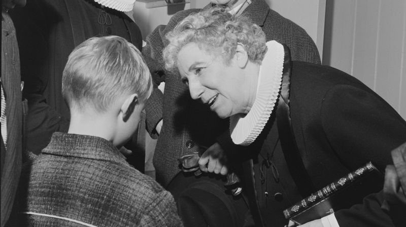 Norges første kvinnelige prest, Ingrid Bjerkås, ble ordinert i Vang kirke i 1961. Foto: Lasse Klæboe -hentet fra digitalarkivet