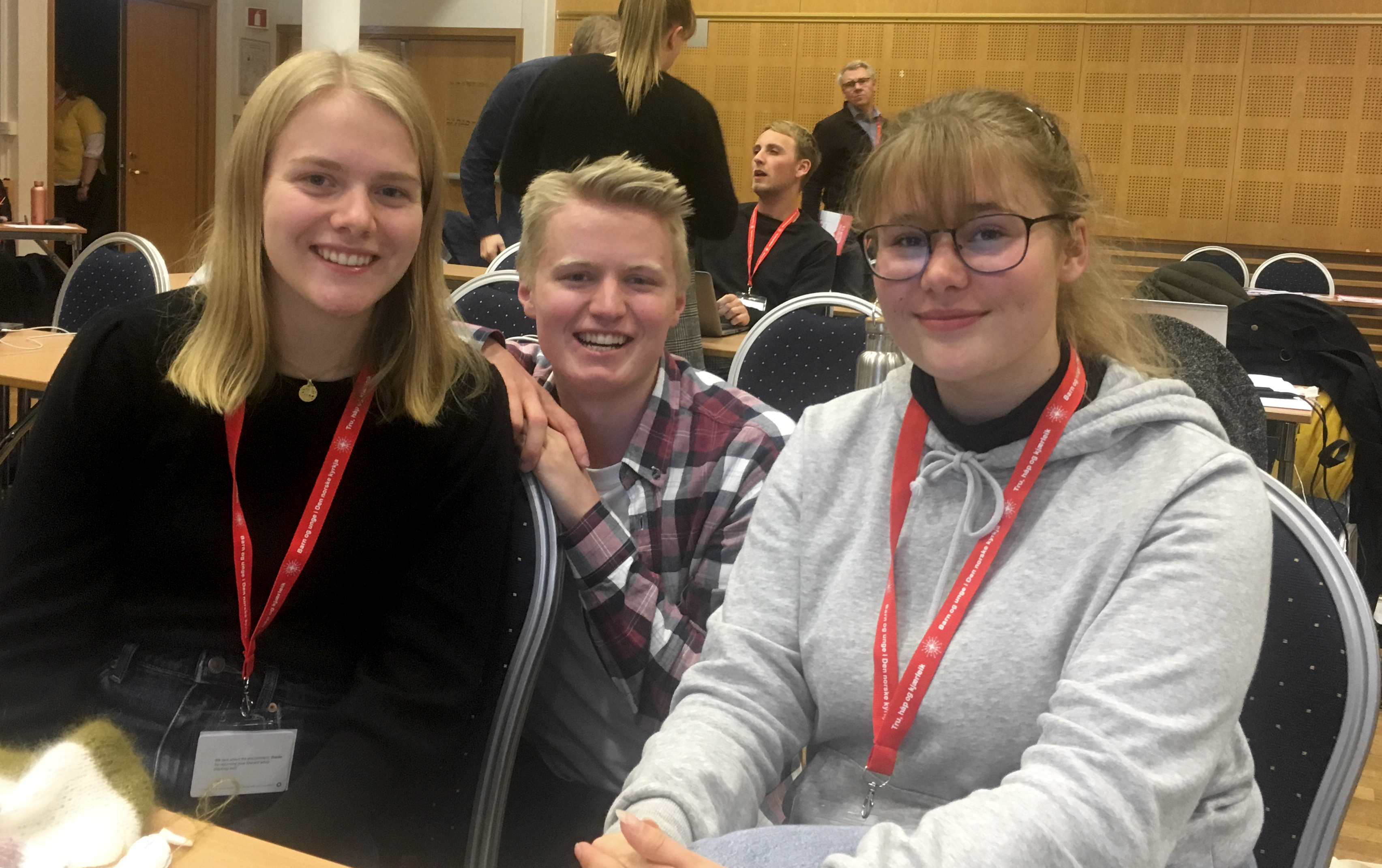 Delegatene fra Hamar fv.  Louise Knutsen, Magnus Kessel og Matilde Ødegaard. De har jobbet spesielt med en sak om gudstjenester i konfirmasjonstida.