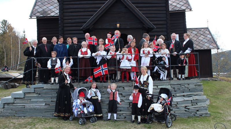 Frøningane er glade i kyrkjene sine. Her feirar dei Kvikne kyrkje 250 år i 2014. Foto: Jens Petter Ous