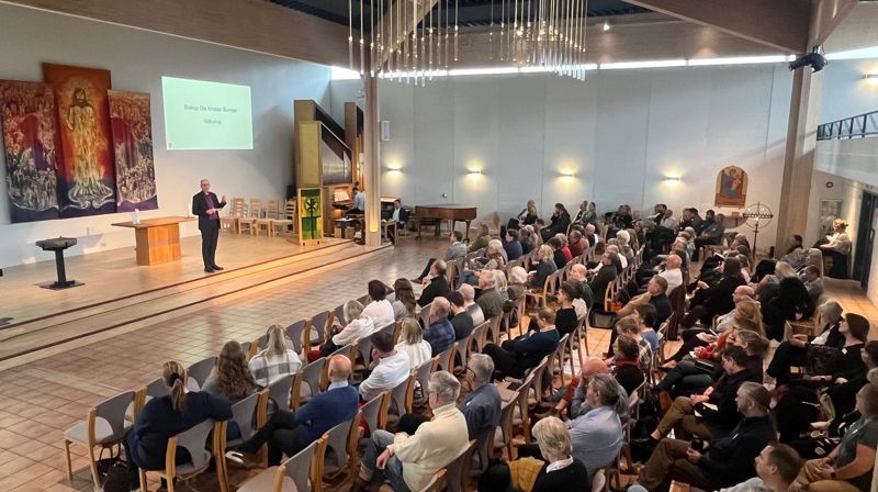 Nærmere 120 vigslede medarbeidere var samlet til fagdag i Storhamar kirke 1. oktober. Foto: Hamar bispedømmeråd