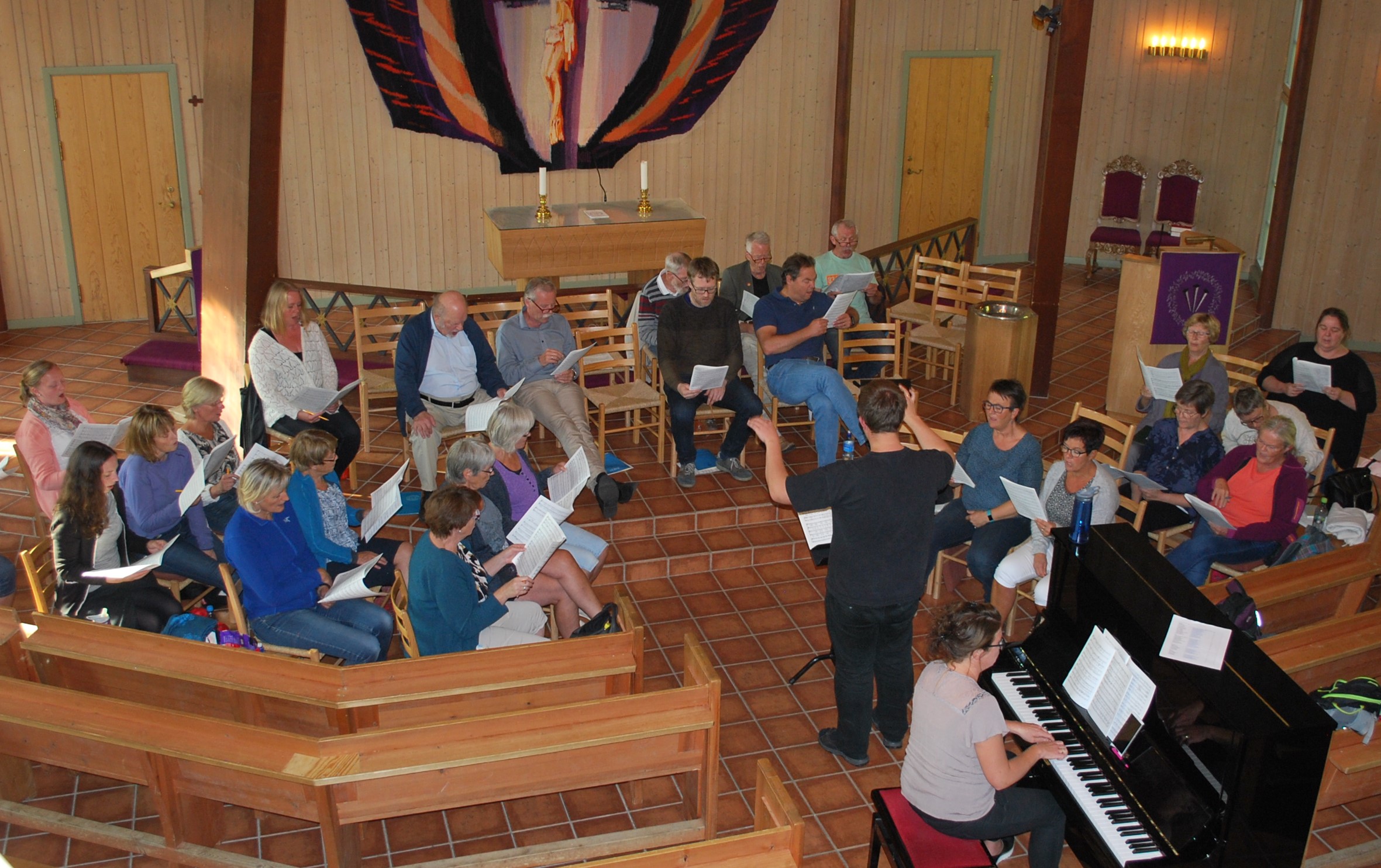 Kantor i Nord-Aurdal, Monica K. Solberg og kantor i Vestre Slidre, Are Alund, ledet prosjektkoret med 40 sangere. Både andre organister og prester fra dalføret var med. 