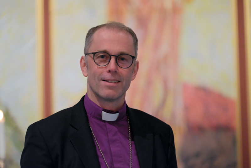Biskop Ole Kristian Bonden er en av liturgene som alternerer på å lede morgenmesse, tirsdager i Hamar domkirke. Foto: Hamar bispedømmeråd