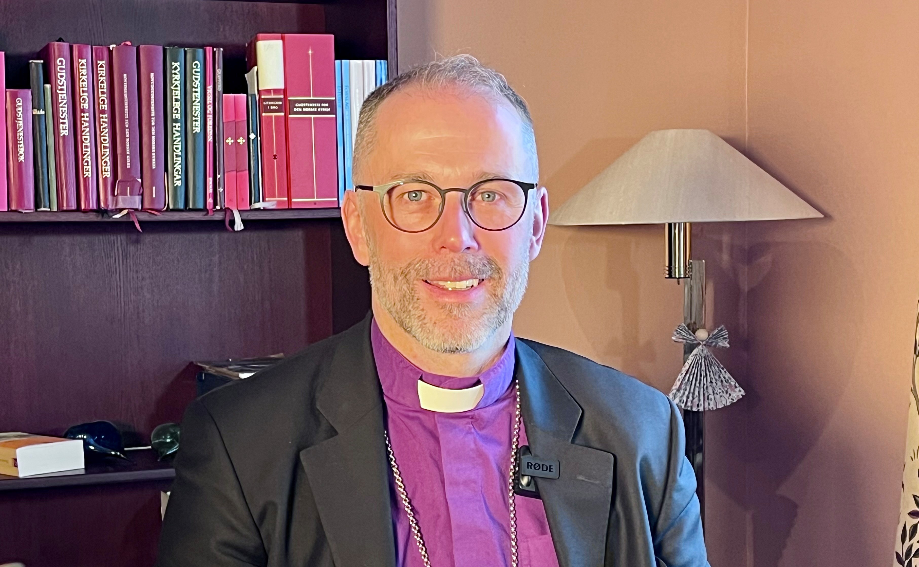 Biskop Ole Kristian Bonden appellerer til oss alle om å bygge gode samfunn og felles motstandskraft, sammen, i sin nyttårstale for 2026. Foto: Hamar bispedømmeråd.. 