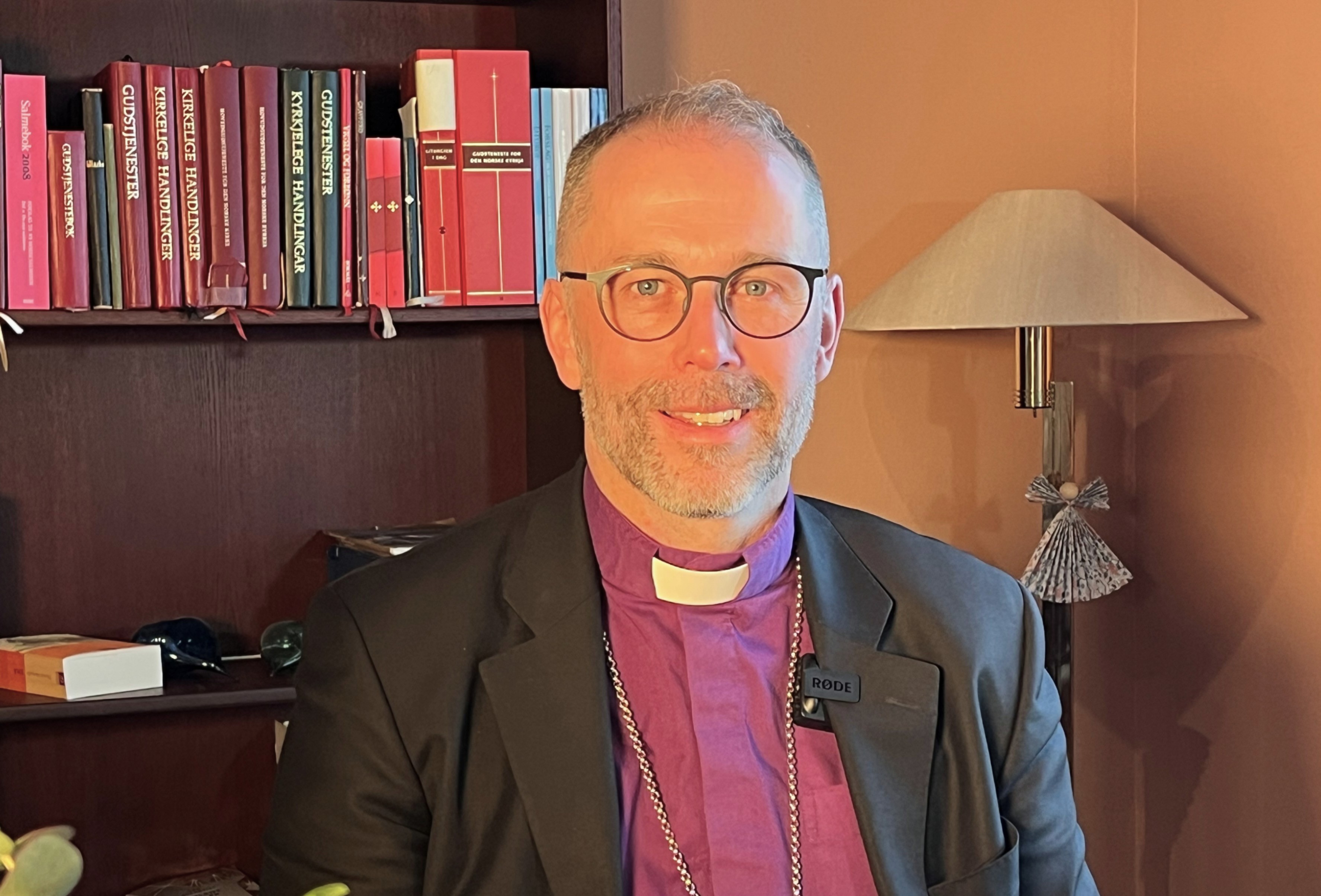 Biskop Ole Kristian Bonden appellerer til oss alle om å bygge gode samfunn og felles motstandskraft, sammen i sin nyttårstale for 2026. Foto: Hamar bispedømmeråd.. 