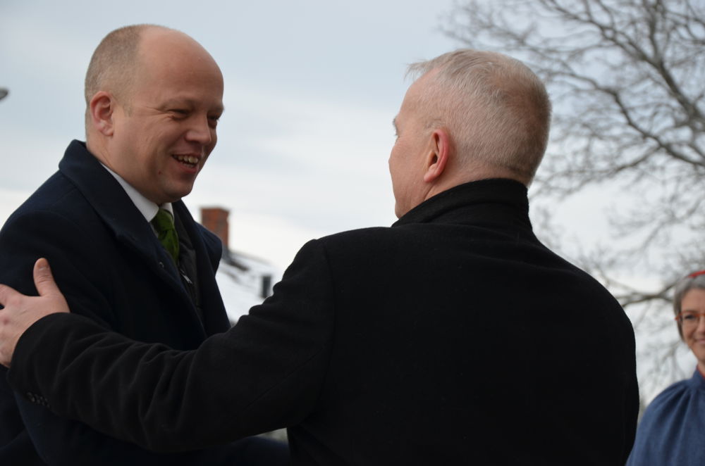 Finansminister Trygve Magnus Slagsvold Vedum kommer til gudstjenesten. Foto: Hamar bispedømme