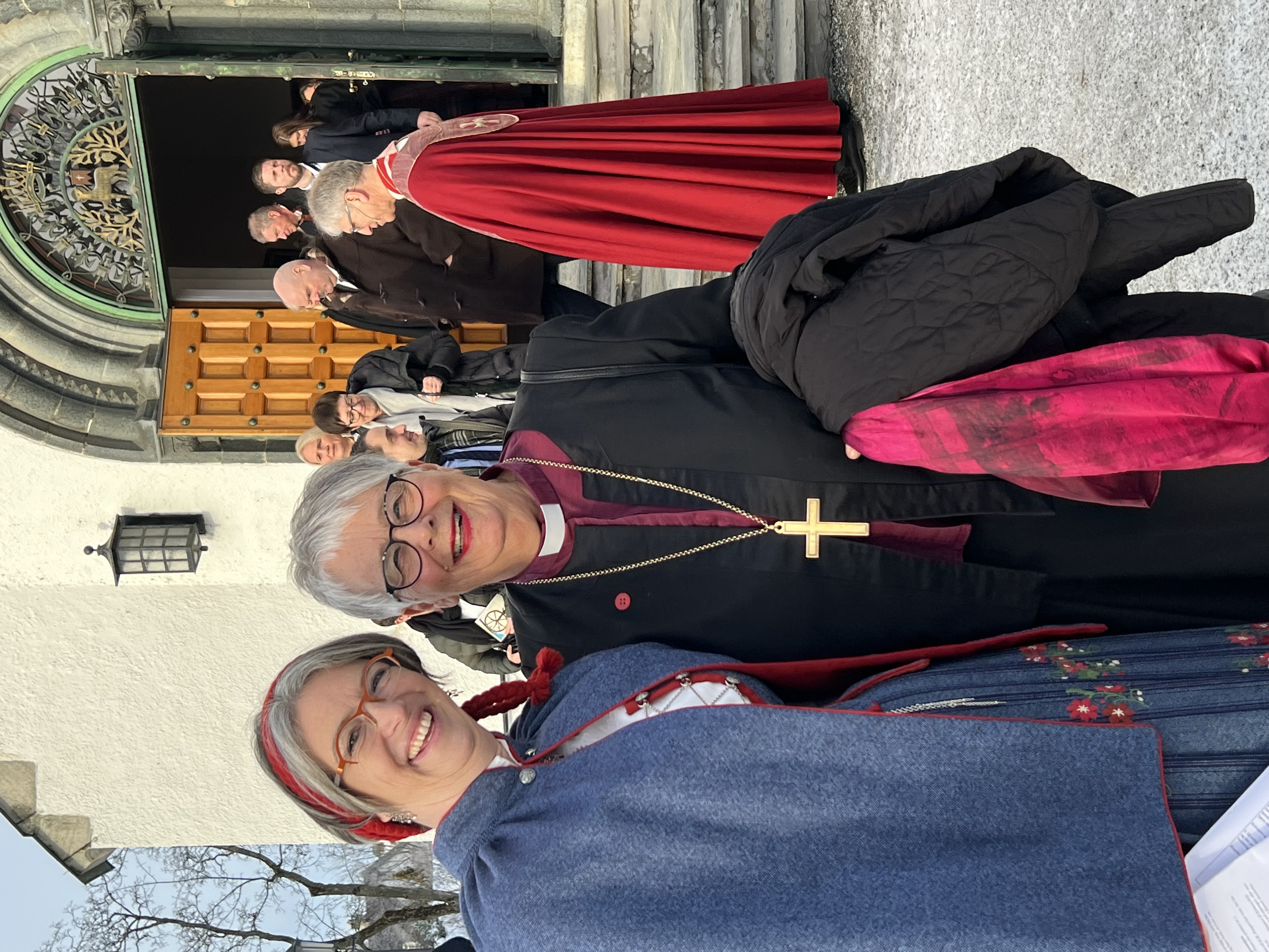 Bispedømmerådets leder Gunhild Tomter Alstad og Biskop emerita Solveig Fiske Foto: Hamar bispedømme