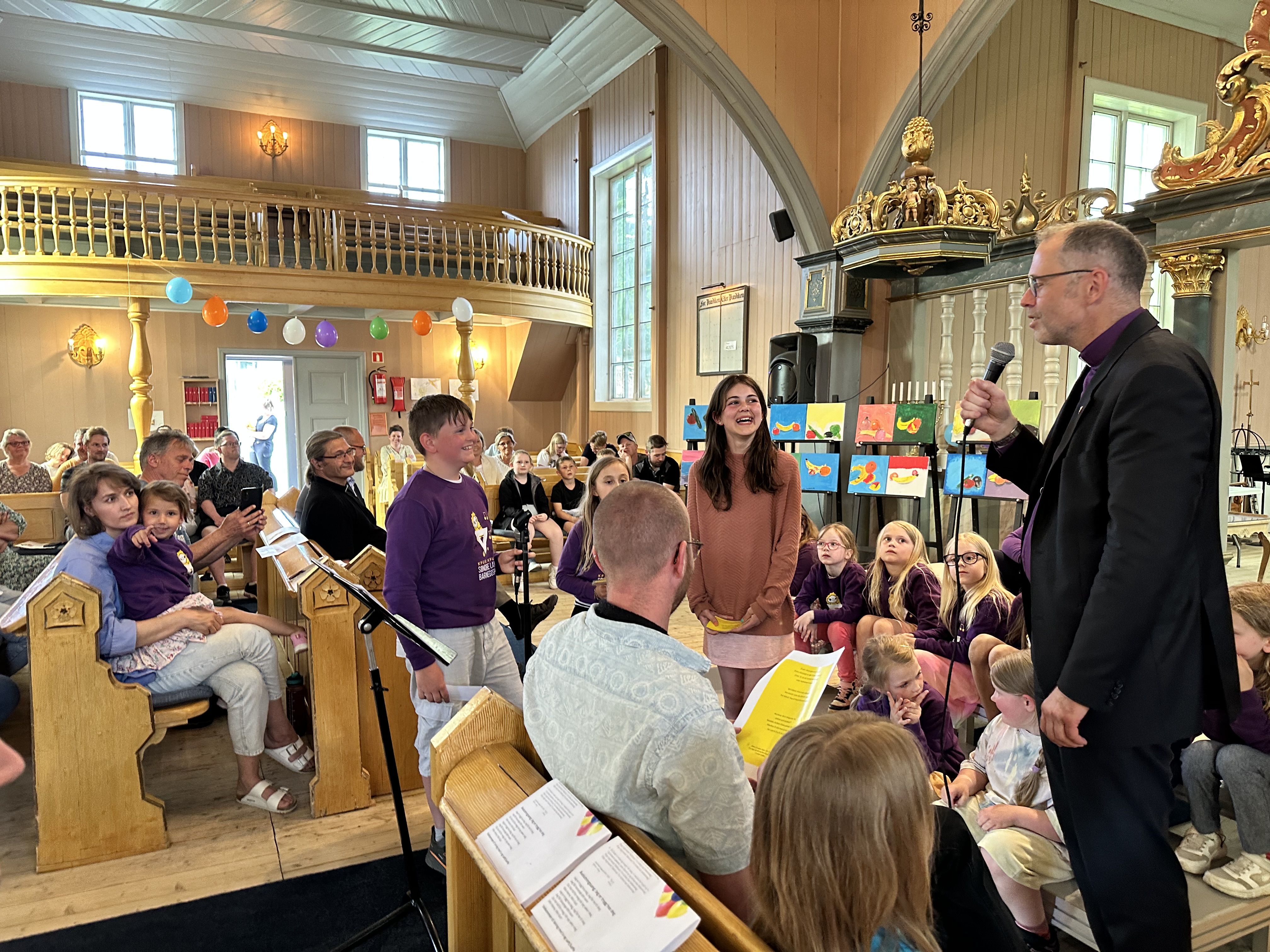 "Søndre Land - et godt fellesskap" var mottoet for visitasen i Søndre Land. Her fra kirkefest for barn og unge i Hov kirke. Foto: Belinda Jørandli Rudsengen