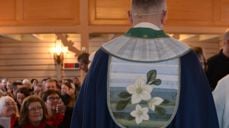 Under visitasen i Engerdal ble den nye bispekåpa tatt i bruk for første gang. Foto: Vivann Vestad Nesheim