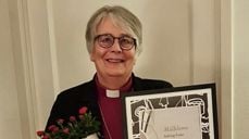 Sett stor pris på utmerkinga Målblomen. Foto: Guttorm Eidslott