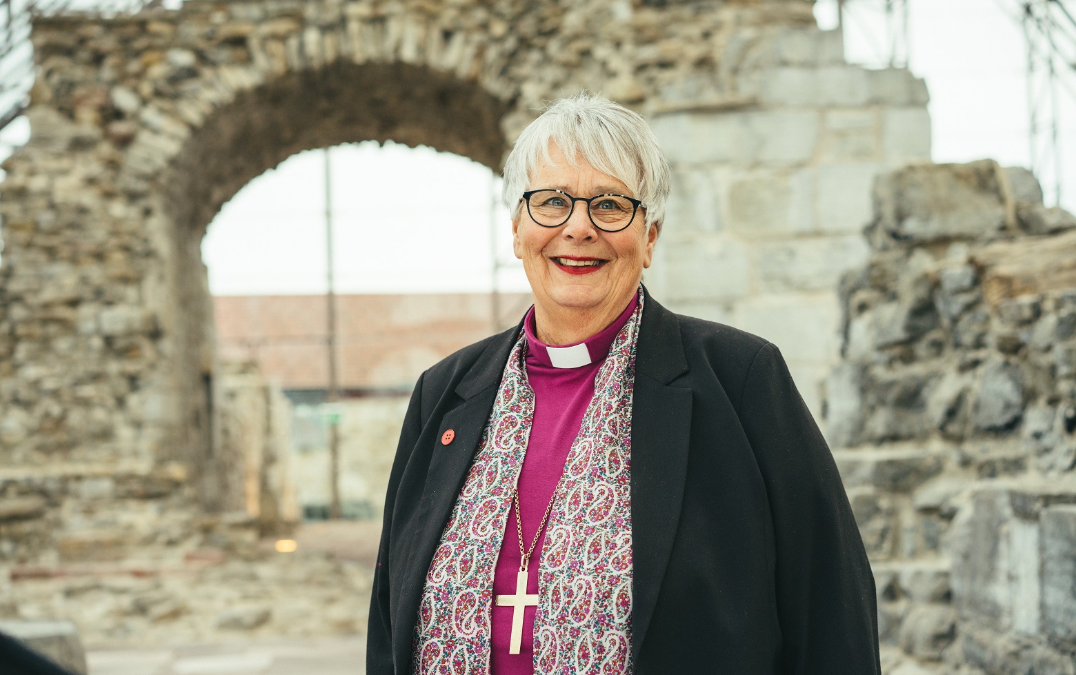 Biskop Solveig Fiske ønsker til lykke med kvinnedagen ved å minne om de som har gått foran. Foto: Joakim Mangen