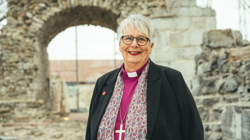 Biskop Solveig Fiske ønsker til lykke med kvinnedagen ved å minne om de som har gått foran. Foto: Joakim Mangen