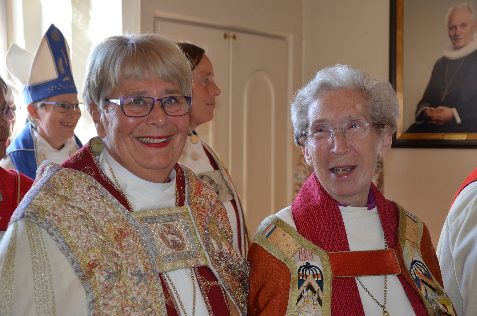 I fjor var det 25 år siden vigslingen av Nordens første kvinnelige biskop. Bildet av biskop Solveig og biskop em. Rosemarie Köhn er fra jublieet. Foto: Liv Torhild Bråthen