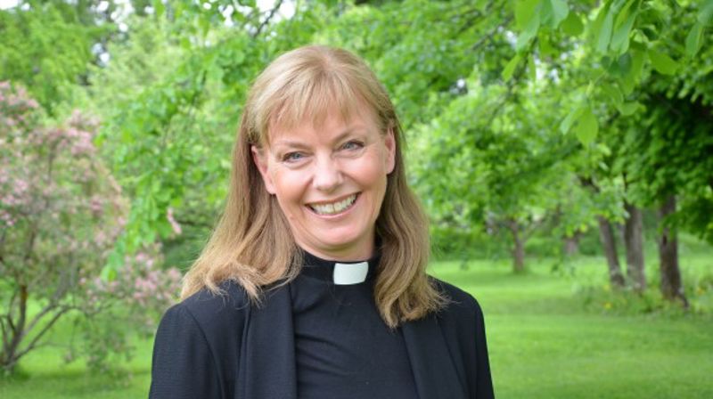 Sokneprest i Glemmen menighet, Hege Elisabeth Fagermoen (55), er en av kandidatene som er nominert av Hamar bispedømmeråd til å bli ny biskop i Hamar bispedømme. Foto: Jorun Vang