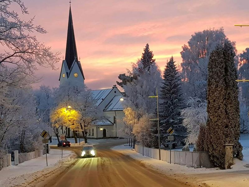 Hamar domkirke ved vintersolverv. Foto: Guttorm Eidslott
