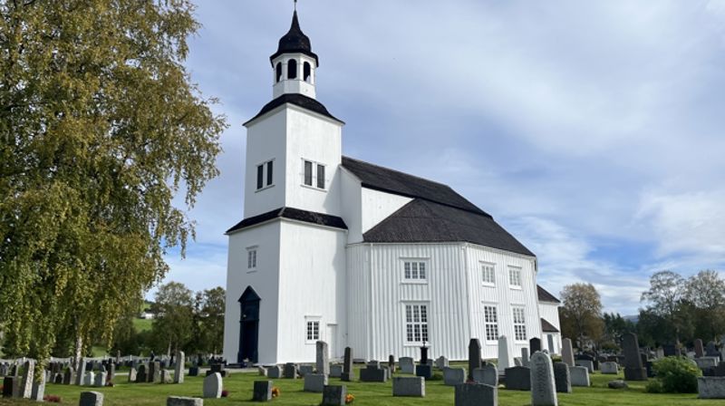 Tynset kirke er bygget i tre og ble oppført i 1795. Kirken har åttekantplan. Kirken har vernestatus automatisk listeført. Foto: Hamar bispedømmeråd