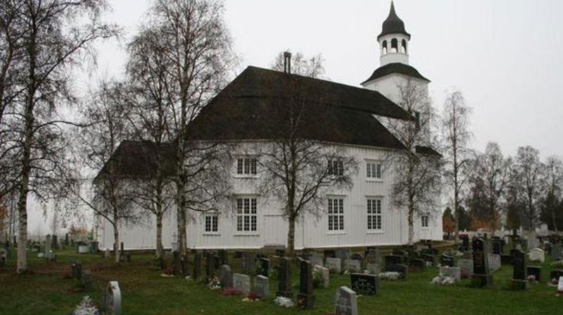 Tynset kirke er bygget i tre og ble oppført i 1795. Kirken har åttekantplan. Kirken har vernestatus automatisk listeført. 