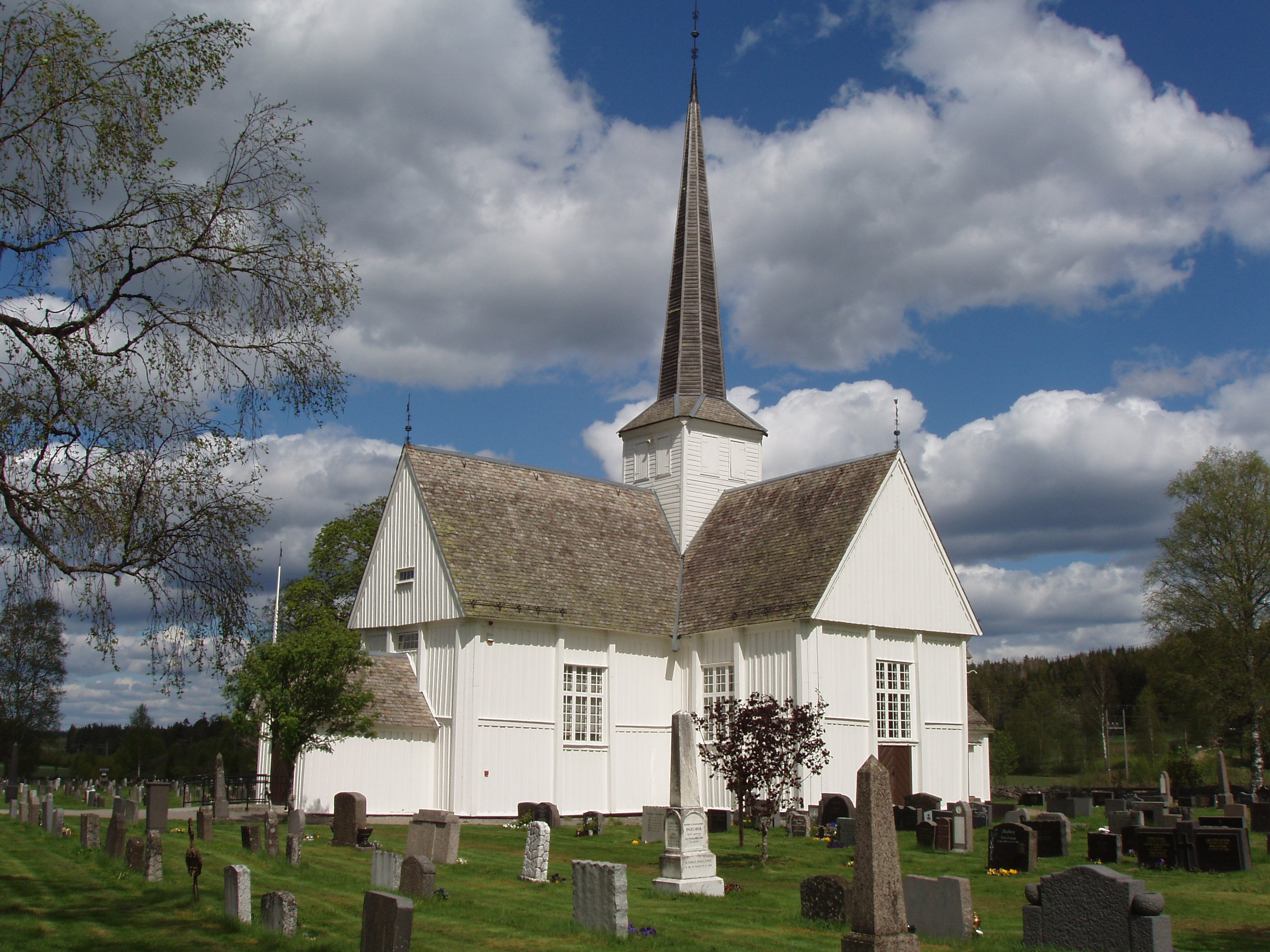 Vakre Eidskog kirke ble bygget i år 1665