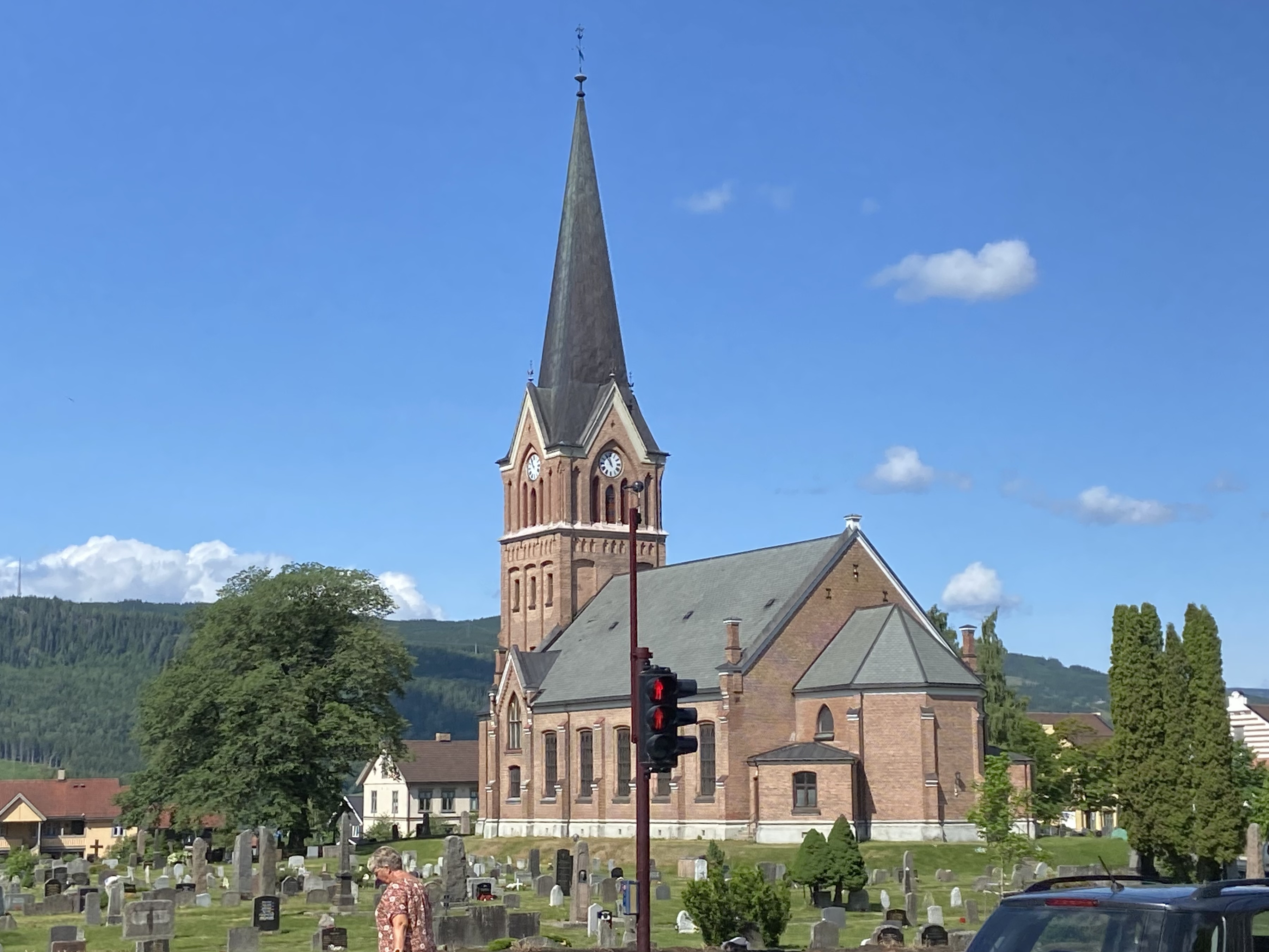 Lillehammer kirke bygd i 1882 og renovert i 1959. Foto: Aslaug S. Haugen.
