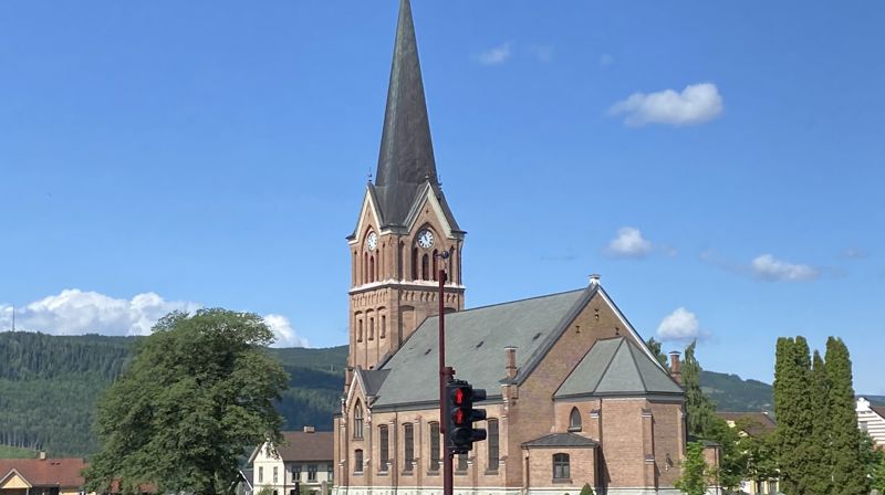 Lillehammer kirke bygd i 1882 og renovert i 1959. Foto: Aslaug S. Haugen.