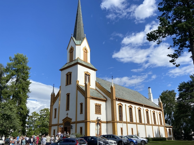 Gjøvik kirke ligger i Gjøvik sokn. Den er bygget i tre og oppført i 1882. Kirken har 600 sitteplasser. Den har vernestatus listeført. Arkitekt: Jacob Wilhelm Nordan. Kilde: kirkesok.no Foto: Aslaug S. Haugen