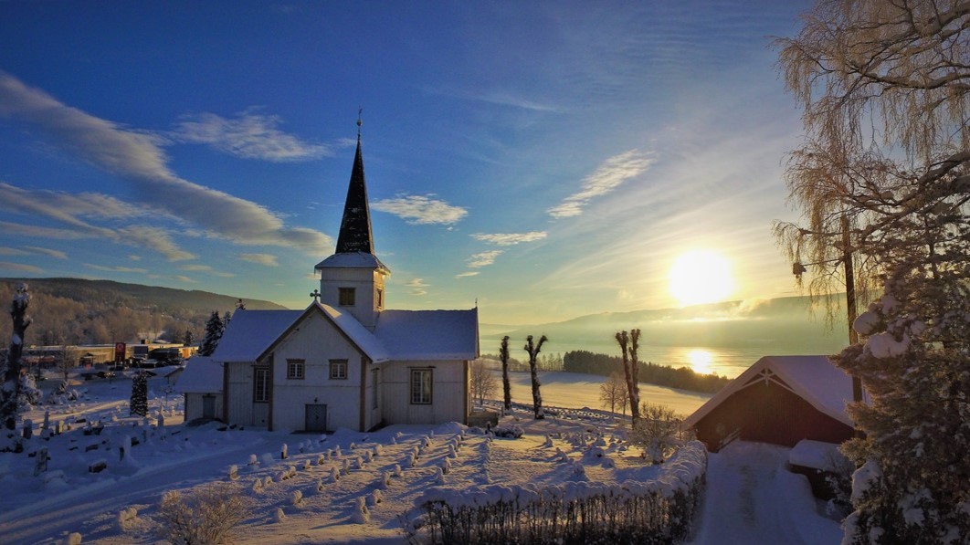 Hovedkirken i Hov i Søndre Land. Foto: Bjørnar Iversen