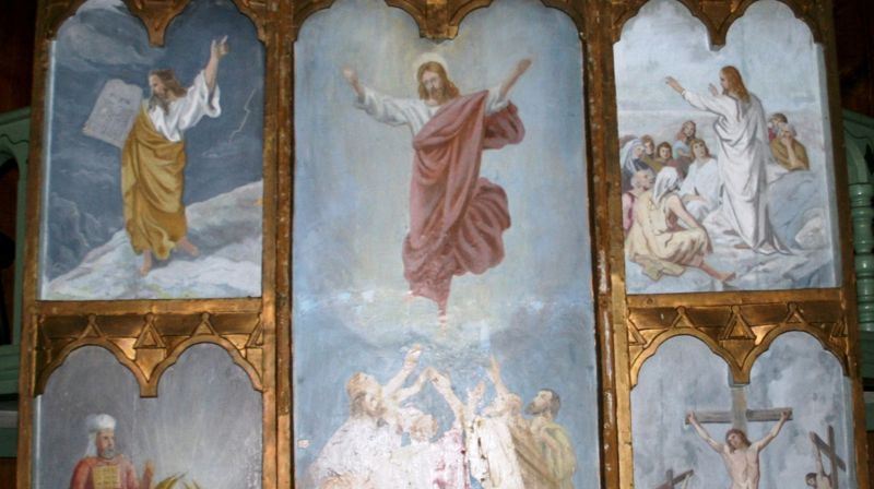 Reinli stavkyrkje ligger i Reinli sokn i Valdres. Den er oppført i 1300, og er fredet. Altertavlen, som var laget som helgenskap rundt 1300, har maleri av nyere dato, malt av Siwerts i 1923. Hovedmotivet er Kristi himmelfart, omkranset av Moses med budene, Jesu bergpreken, Aron med paktens ark og Jesu korsfestelse, den nye pakt. Kilde: kirkesok.no