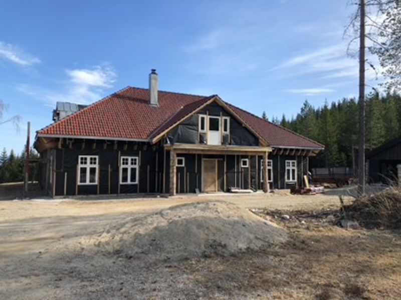 Det nye pilegrimshuset på Lia gård under bygging. Foto: Stiftelsen Lia gård retreatsenter