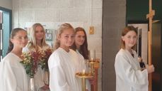 Klare for gudstjeneste i Storhamar kirke. Foto: Ragnfrid Granerud