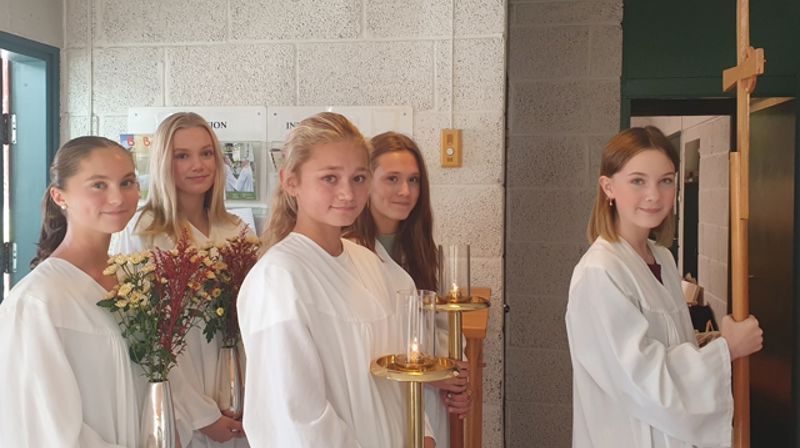 Klare for gudstjeneste i Storhamar kirke. Foto: Ragnfrid Granerud