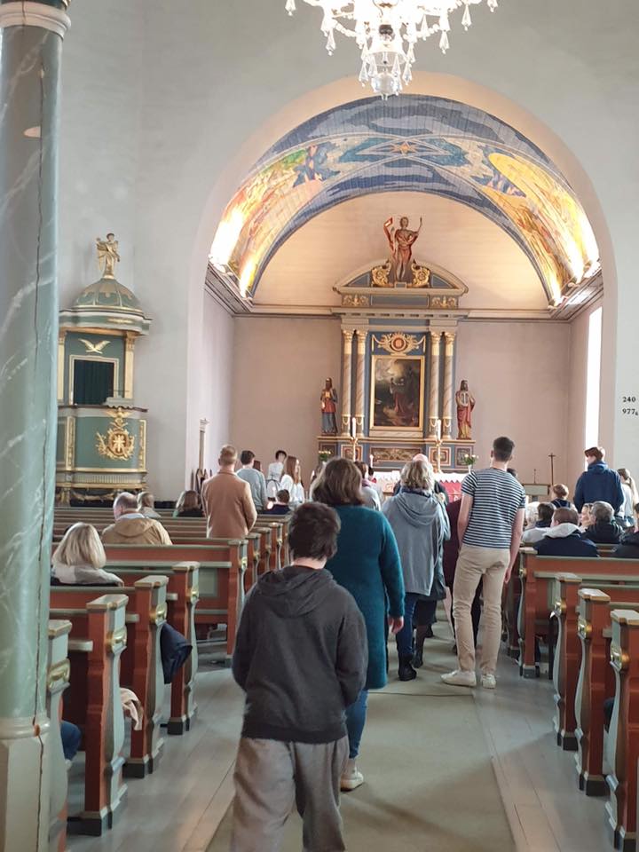 Vang er en av flere steder i Hamar bispedømme som søker etter folk