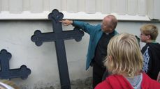 Fra en visitas i Solør. Pilegrimsprest Arne Bakken i dialog med skolebarn