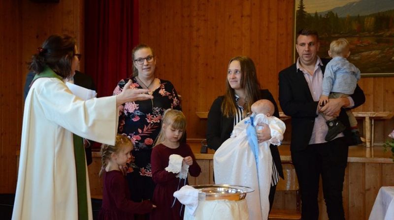 Her er det barnedåp i samfunnshuset på Vestby. Foto: Monika Søberg/Lokalavis