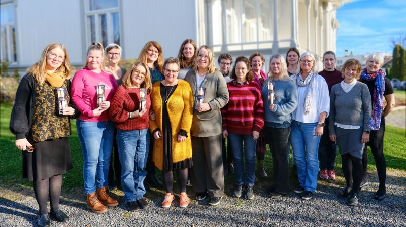 Diakonene er klare til "sorgmåned".  Forrige uke var de på fagsamling med rådgiver April Holten ved Hamar bispedømmekontor. Foto: HAB / Hamar bispedømmeråd.