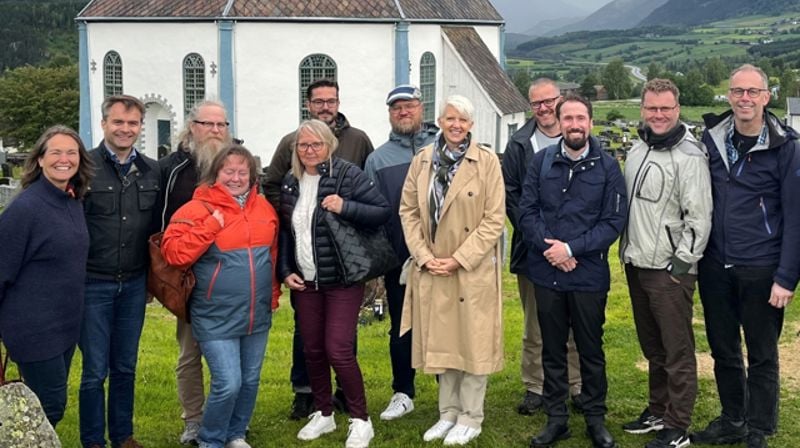 Lo staff dell'ufficio della diocesi di Hamar desidera dare il benvenuto nel team al consulente per le risorse umane.  Fotografia: Consiglio Parrocchiale di Himar