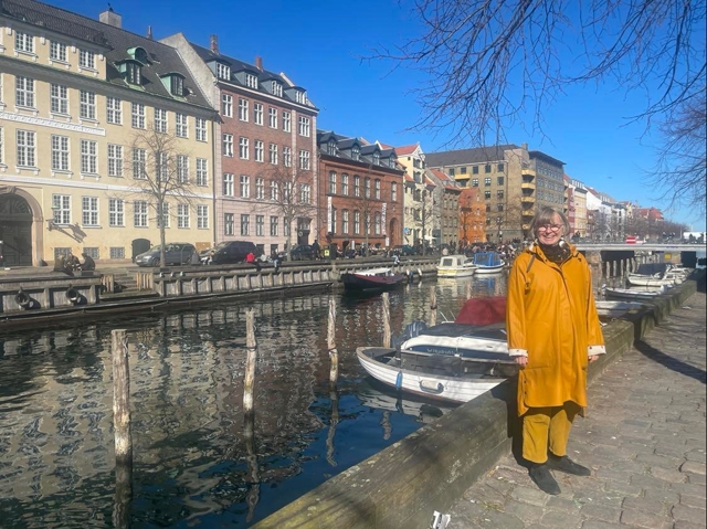 Kristin Strand i Christianshavn i København der ho er utdanna og bur i dag. Foto: Privat