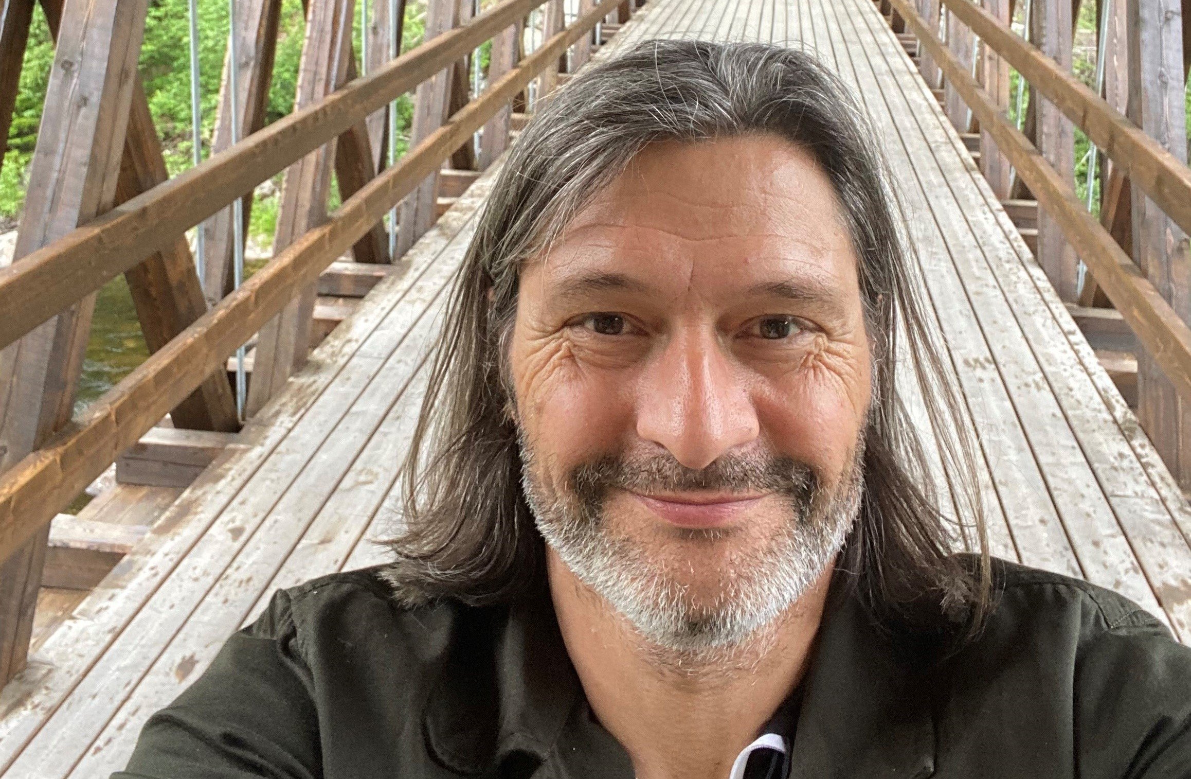 Tor Even Fougner på bli-kjent-tur i Hadeland og Land prosti. Her fra Nordre Land. Foto: Privat 