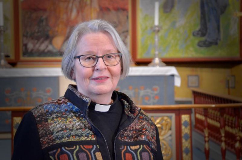 Domprost Kirsten Elisabeth Almås går av pensjon, og avskjedsgudstjenesten holdes i Hamar domkirke søndag 19. april. Foto: Halvard Bjørkås.