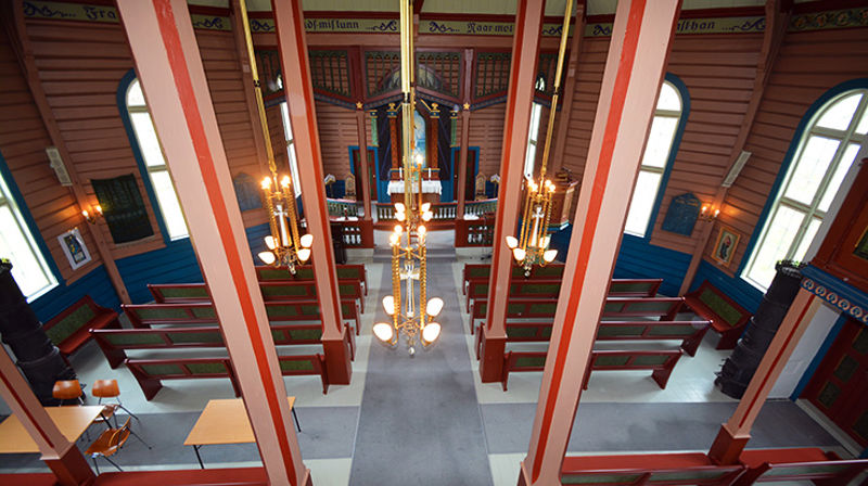 Sira kyrkje i Eresfjord er ei åttekantkyrkje frå 1869. Foto: Svein Magne Harnes ©