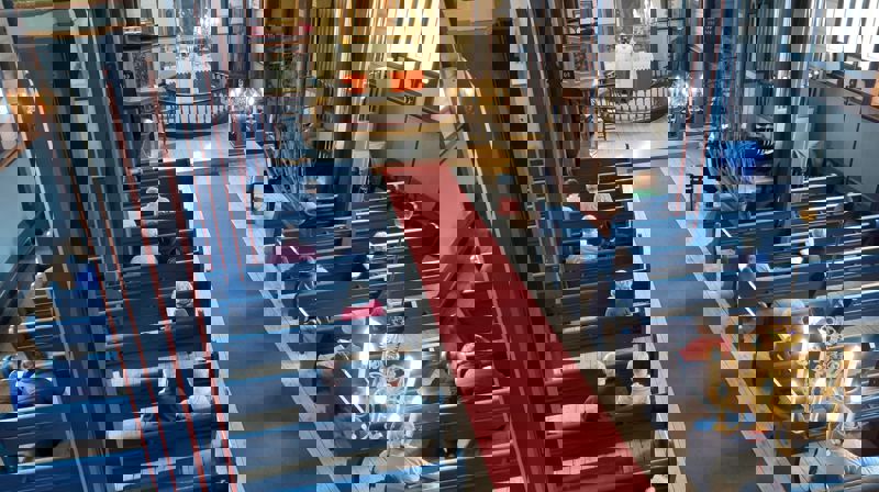 – En god opplevelse for alle. Vi tar sikte på å gjøre det samme videre framover, sier sogneprest Helge Storset i Sunndal, etter at menigheten søndag hadde sin første påmeldingsgudstjeneste; en samling med forhåndpåmeldinger og hvor maks. 25 personer kunne delta.