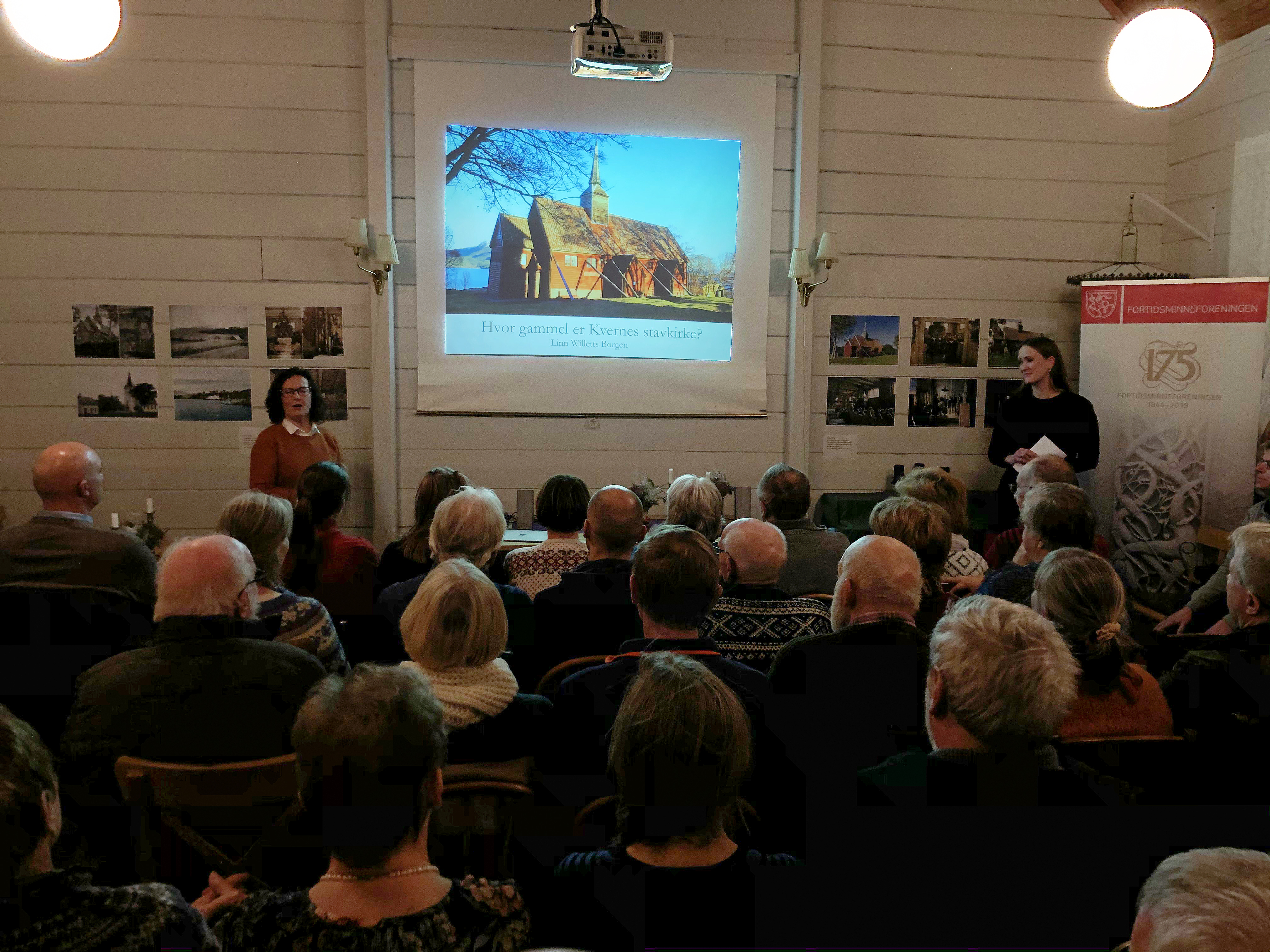 gammel Kvernes stavkirke.jpg