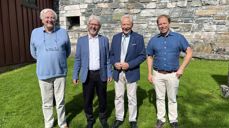 Vegard By (lengst til høgre) saman med (frå høgre): tidlegare domkantorar i Molde Knut Aambø og Leif Olav Sundsbø, og tidlegare kantor i Tingvoll, Tor Strand. Bilete: Privat