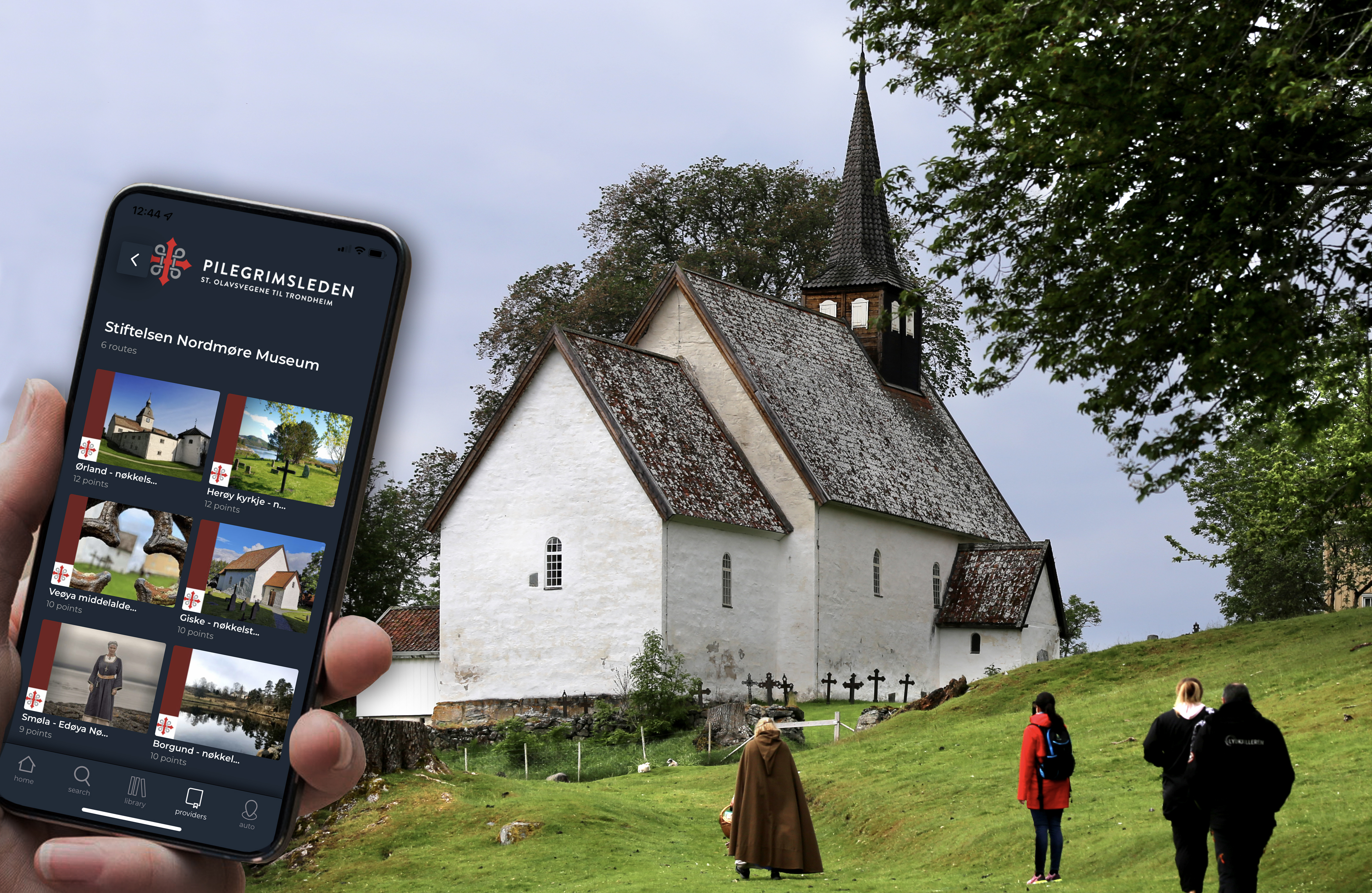 Regionalt pilegrimssenter Smøla og Experio AS smartguiden Voice of Norway på 10 nøkkelsteder langs Kystpilegrimsleia i Møre og Romsdal og Trøndelag. I Møre er dette Herøy, Borgund, Giske, Veøy, Kvernes, Smøla. Fotomotiv er fra Veøy i Romsdalsfjorden. 