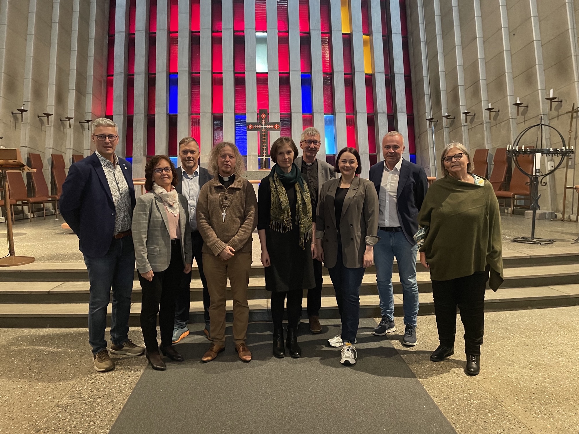 Fra Kirkelandet kirke: Fra v. Henrik Stensønes(leder av kultur-, næring- og folkehelseutvalget i Møre og Romsdal fylkeskommune, Ann-Kristin Sørvik (Leder Møre bispedømmeråd), Per Ivar Lied (Senterpartiets fylkesordførerkandidat), Sindre Stabell Kulø (Prost, Ytre Nordmøre prosti), Kjersti Toppe (barne-og familieminister), Tormod Sikkeland (Sokneprest, Kristiansund menighet), Line Hatmosø Hoem(varaordfører, Møre og Romsdal Fylkeskommune), Kjell Neergaard (Ordfører, Kristiansund kommune), Mildrid Fiske (kirkeverge, Kristiansund Kirkelige Fellesråd)