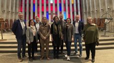 Fra Kirkelandet kirke: Fra v. Henrik Stensønes(leder av kultur-, næring- og folkehelseutvalget i Møre og Romsdal fylkeskommune, Ann-Kristin Sørvik (Leder Møre bispedømmeråd), Per Ivar Lied (Senterpartiets fylkesordførerkandidat), Sindre Stabell Kulø (Prost, Ytre Nordmøre prosti), Kjersti Toppe (barne-og familieminister), Tormod Sikkeland (Sokneprest, Kristiansund menighet), Line Hatmosø Hoem(varaordfører, Møre og Romsdal Fylkeskommune), Kjell Neergaard (Ordfører, Kristiansund kommune), Mildrid Fiske (kirkeverge, Kristiansund Kirkelige Fellesråd)