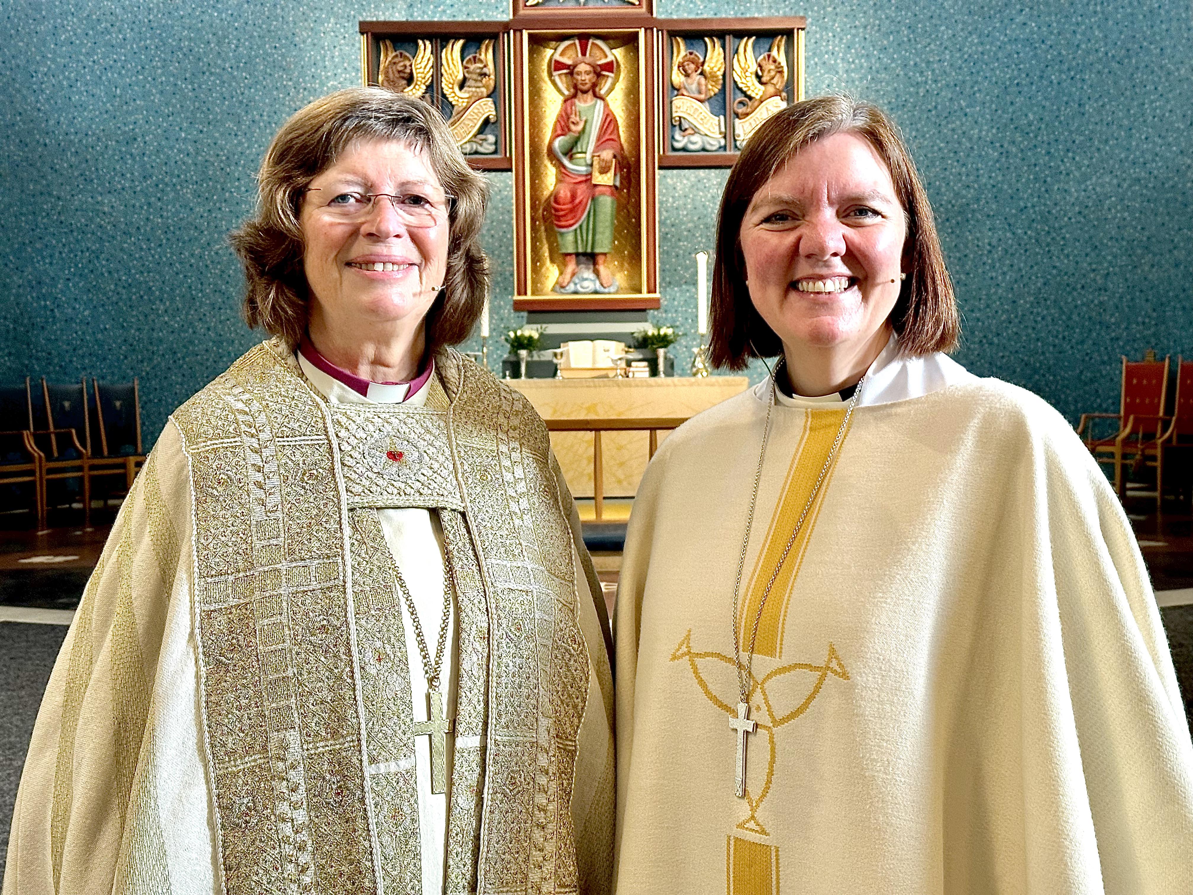 Biskop Ingeborg Midttømme sammen med domprost Grethe Lystad Jonsen