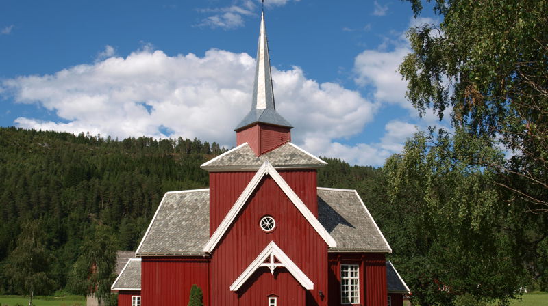 Mo kyrkje i Surnadal, ei av seks kyrkjer i kommuna. Bilete: Olve Utne